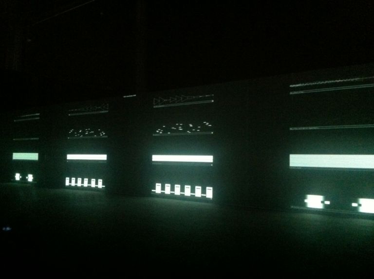 Carsten Nicolai Unidisplay Hangar Bicocca Milano 1 Ricerca scientifica, psicologia, apprendimento percettivo. L’Hangar Bicocca pervaso da luci e suoni di Unidisplay di Carsten Nicolai, qui video e immagini