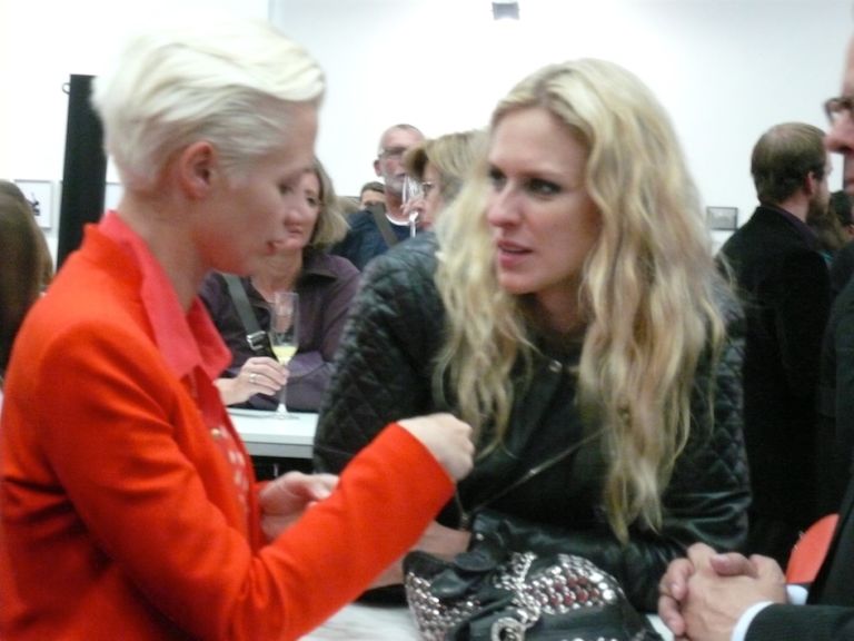 Christina Steinbrecher e Vita Zaman E a Viennafair 2012, venne il giorno del dialogo con la Turchia. Un venerdì “biondissimo”, per un pugno di gallerie sostenute da un solido sponsor austriaco…