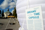 DSC 0059 L'archivio dei sogni è una capsula gonfiabile en plein air. Eva Frapiccini porta la sua Dreams’ Time Capsule a Stoccolma, registrando nuove memorie oniriche. Da riascoltare solo nel 2022...