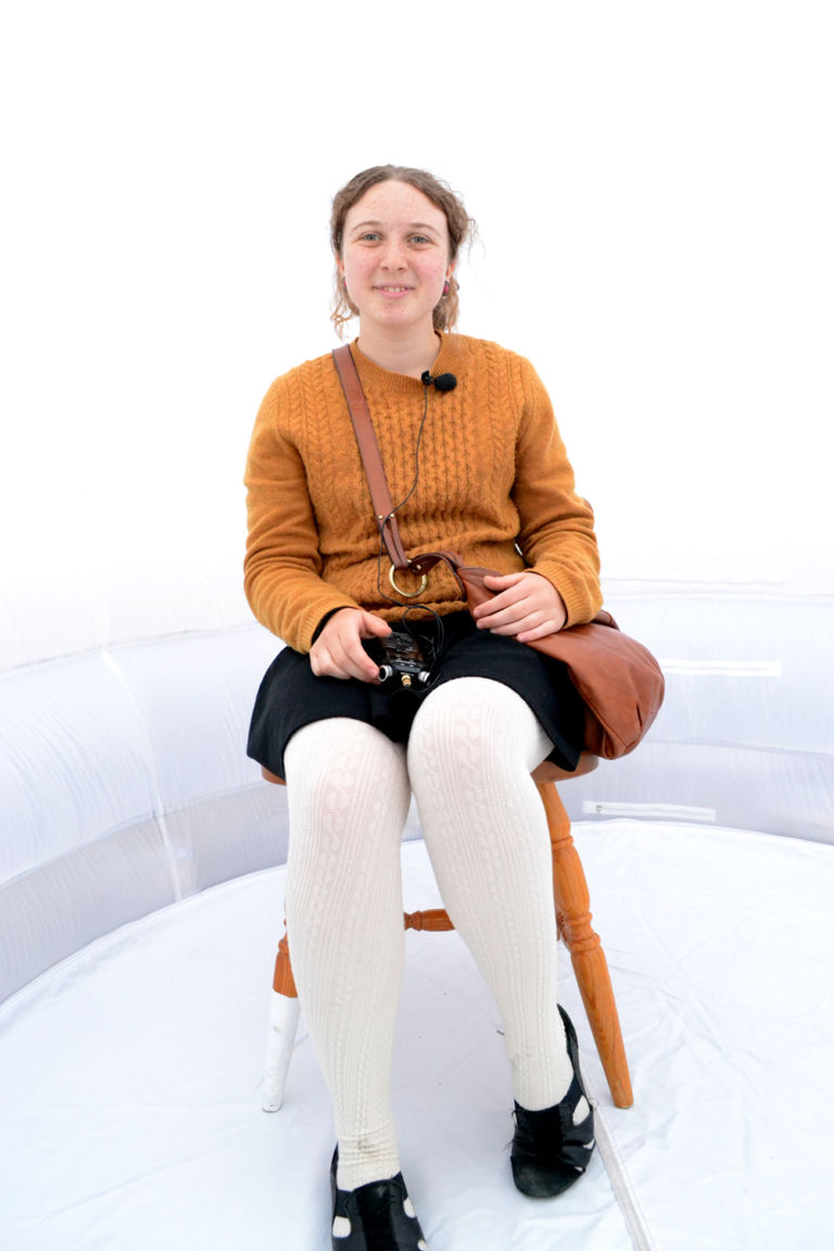 DSC 0130 L'archivio dei sogni è una capsula gonfiabile en plein air. Eva Frapiccini porta la sua Dreams’ Time Capsule a Stoccolma, registrando nuove memorie oniriche. Da riascoltare solo nel 2022...