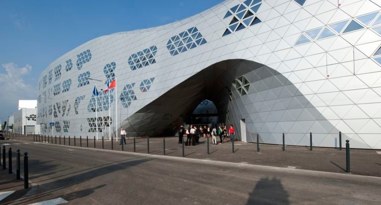 Fuksas Liceo alberghiero Georges Frêche di Montpellierfoto Moreno Maggi 3 Esterno compatto, interno morbido e aereo. La nuvola di Fuksas inaugura in Francia: ecco le immagini del Liceo alberghiero Georges-Frêche di Montpellier