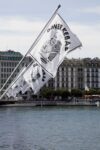 I Drapeaux di Jonathan Monk vincitore del prix du Quartier des Bains 2012 Rendez-vous a Ginevra. Galleristi, artisti, curatori, giornalisti sguinzagliati per la Nuit des Bains, lo Start alla maniera svizzera: qui ci sono un po’ di immagini…