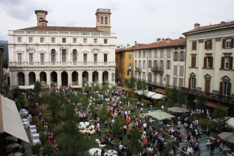 I maestri del Paesaggio Bergamo 5 Metti una domenica a Bergamo: tutti in fila per il giardino di Piazza Vecchia, tra cultura del paesaggio e buone pratiche…