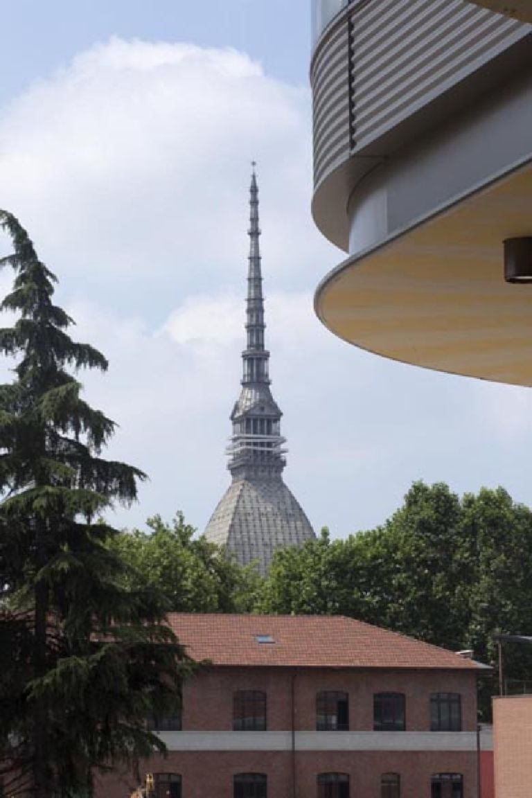 Il nuovo polo universitario di Torino intitolato a Luigi Einaudi 18 45mila metri quadrati, 70 aule, 135 milioni di euro di investimento. A Torino si fa sul serio: inaugurato il nuovo polo universitario griffato Norman Foster, Giorgetto Giugiaro e Benedetto Camerana