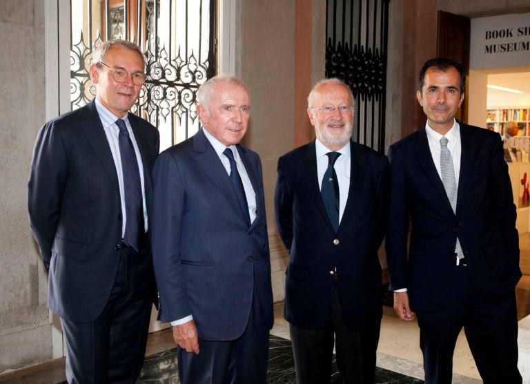 Jean Jacques Aillagon Francois Pinault Giorgio Orsoni Martin Bethenod Venezia Updates: il re dei party lagunari. Folla di vip a Palazzo Grassi per i video di Pinault, ecco chiccera all’opening