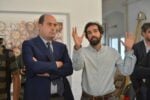 Nicola Zingaretti alla Fondazione Pastificio Cerere 1 Nicola Zingaretti scalda i muscoli per la campagna elettorale al Comune di Roma girando per studi d’artista. Ecco la foto story dell’art-tour a San Lorenzo. Da Pietro Ruffo a Marco Tirelli