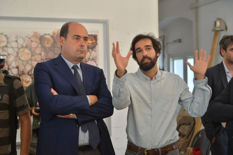 Nicola Zingaretti alla Fondazione Pastificio Cerere 1 Nicola Zingaretti scalda i muscoli per la campagna elettorale al Comune di Roma girando per studi d’artista. Ecco la foto story dell’art-tour a San Lorenzo. Da Pietro Ruffo a Marco Tirelli