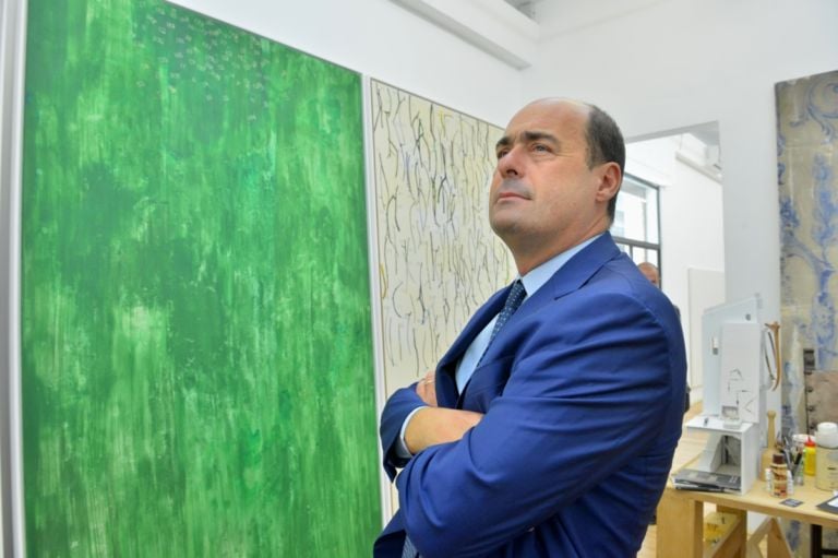 Nicola Zingaretti alla Fondazione Pastificio Cerere 12 Nicola Zingaretti scalda i muscoli per la campagna elettorale al Comune di Roma girando per studi d’artista. Ecco la foto story dell’art-tour a San Lorenzo. Da Pietro Ruffo a Marco Tirelli