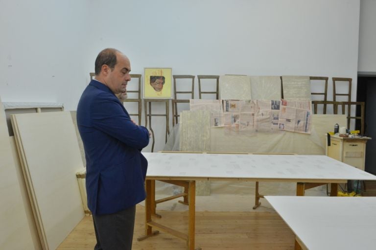 Nicola Zingaretti alla Fondazione Pastificio Cerere 16 Nicola Zingaretti scalda i muscoli per la campagna elettorale al Comune di Roma girando per studi d’artista. Ecco la foto story dell’art-tour a San Lorenzo. Da Pietro Ruffo a Marco Tirelli