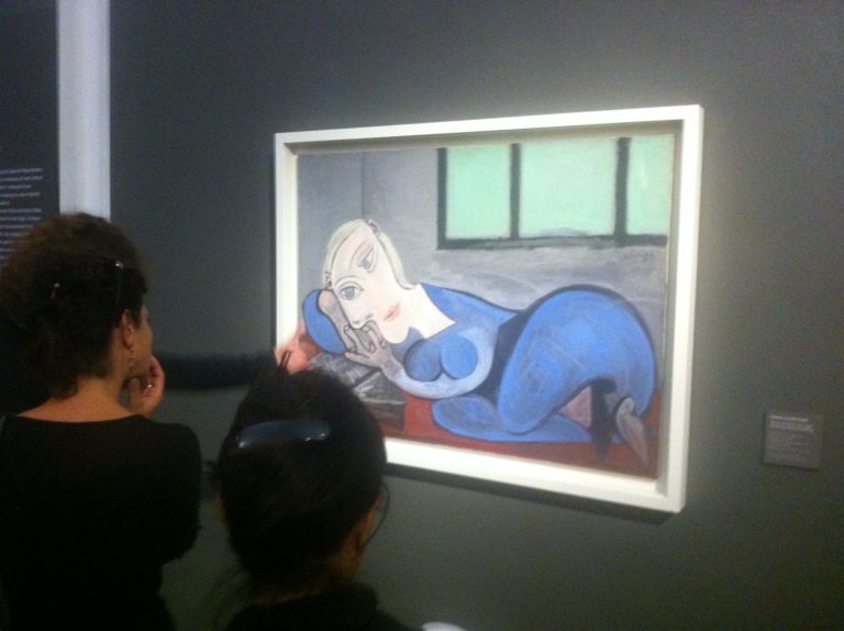 Picasso a Palazzo Reale Milano 2012 Femme couchée lisant È la mostra italiana dell’anno? Il Musée Picasso di Parigi si trasferisce in blocco a Palazzo Reale: immagini e video dall’opening milanese