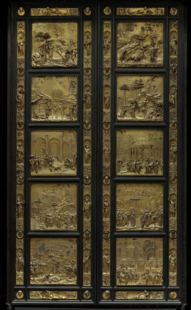 Torna a splendere a Firenze la Porta del Paradiso del Ghiberti, dopo 27 anni di restauro. Chiusa in una monolitica teca protettiva, Artribune ve la mostra in anteprima