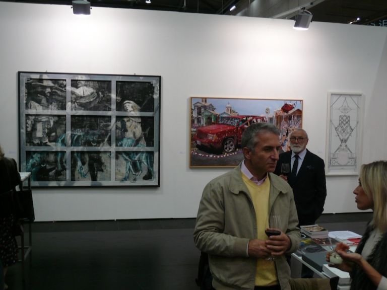 Stand Galleria Empire Project E a Viennafair 2012, venne il giorno del dialogo con la Turchia. Un venerdì “biondissimo”, per un pugno di gallerie sostenute da un solido sponsor austriaco…