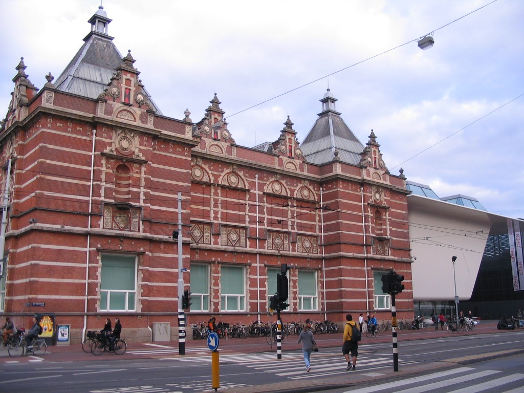 Blitz ad Amsterdam per il nuovo Stedelijk Museum. In attesa dell’apertura di domenica,  photogallery in anteprima dei capolavori della collezione e della nuova, modernissima architettura