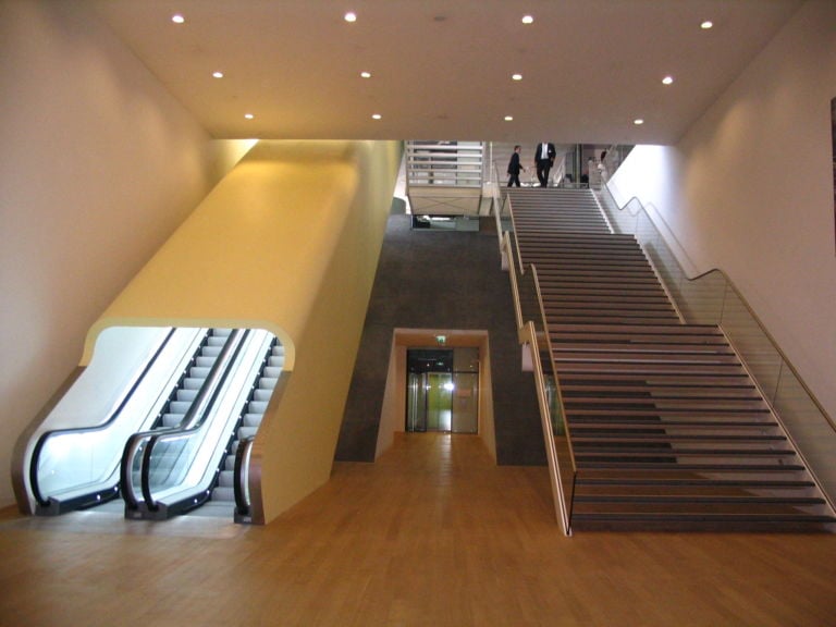 Stedelijk Museum Asterdam 6 Blitz ad Amsterdam per il nuovo Stedelijk Museum. In attesa dell'apertura di domenica, photogallery in anteprima dei capolavori della collezione e della nuova, modernissima architettura
