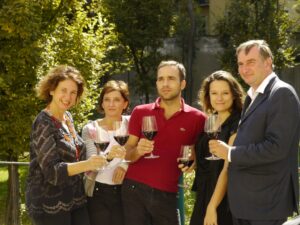 Aziende e arte. Anche i grandi vini di Frescobaldi esordiscono nel contemporaneo: presentato a Milano il contest d’artista per rinfrescare l’immagine dei signori del Brunello