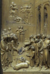 particolare della formella con Storie di Giuseppe dopo restauro Porta del Paradiso foto Antoni Torna a splendere a Firenze la Porta del Paradiso del Ghiberti, dopo 27 anni di restauro. Chiusa in una monolitica teca protettiva, Artribune ve la mostra in anteprima