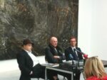 Anselm Kiefer alla conferenza di presentazione della mostra foto Galerie Thaddeus Ropac Paris Pantin Paris Updates: vedo doppio? Anche Thaddeus Ropac apre il suo mega spazio fuori-Parigi, anche lui con Anselm Kiefer. Foto e video dall’opening a Pantin