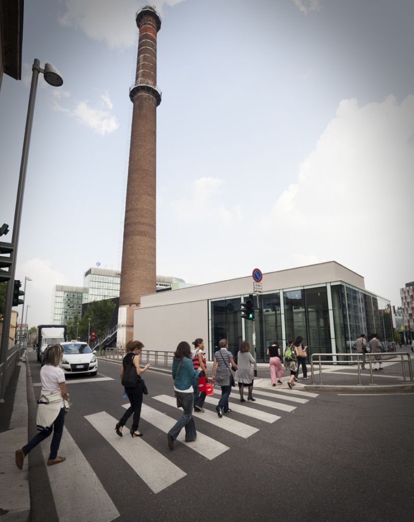 Dalla Germania all’Italia, impazza la voga dell’escursione creativa metropolitana. A Milano in mostra foto e disegni degli street climbing organizzati da Nomicosecittà