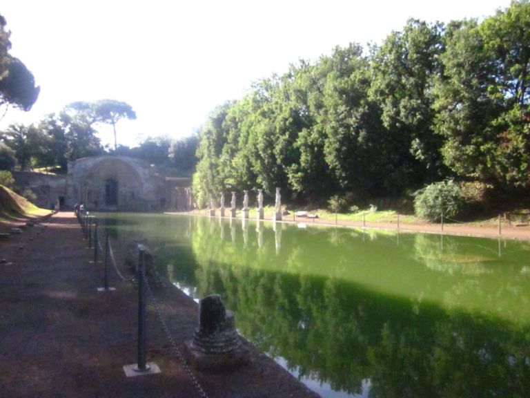 Francesco Vezzoli Self portrait as Hemperor Hadrian Loving Antinous Villa Adriana Tivoli 3 Avete presente l’opera simbolo di Francesco Vezzoli per la Giornata del Contemporaneo? L’artista (sotto forma di Antinoo) la presenta proprio a Villa Adriana. Foto e video qui