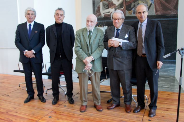 Garutti premiato Alla salute di Gae Aulenti e Vittorio Gregotti. I decani dell’architettura italiana festeggiano in Triennale la Medaglia d’Oro alla Carriera. Premi anche per Vincenzo Latina e De Lucchi