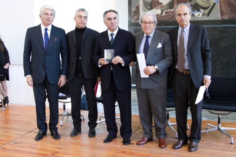 La premiazione di Latina Alla salute di Gae Aulenti e Vittorio Gregotti. I decani dell’architettura italiana festeggiano in Triennale la Medaglia d’Oro alla Carriera. Premi anche per Vincenzo Latina e De Lucchi