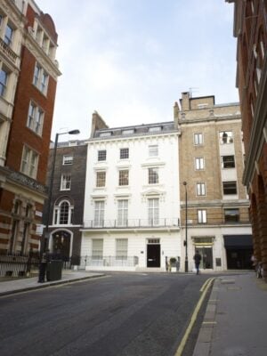 London Updates: ancora un pied-à-terre europeo di un art-vip. Luc Tuymans inaugura il nuovo spazio a Mayfair di David Zwirner, ecco un po’ di immagini