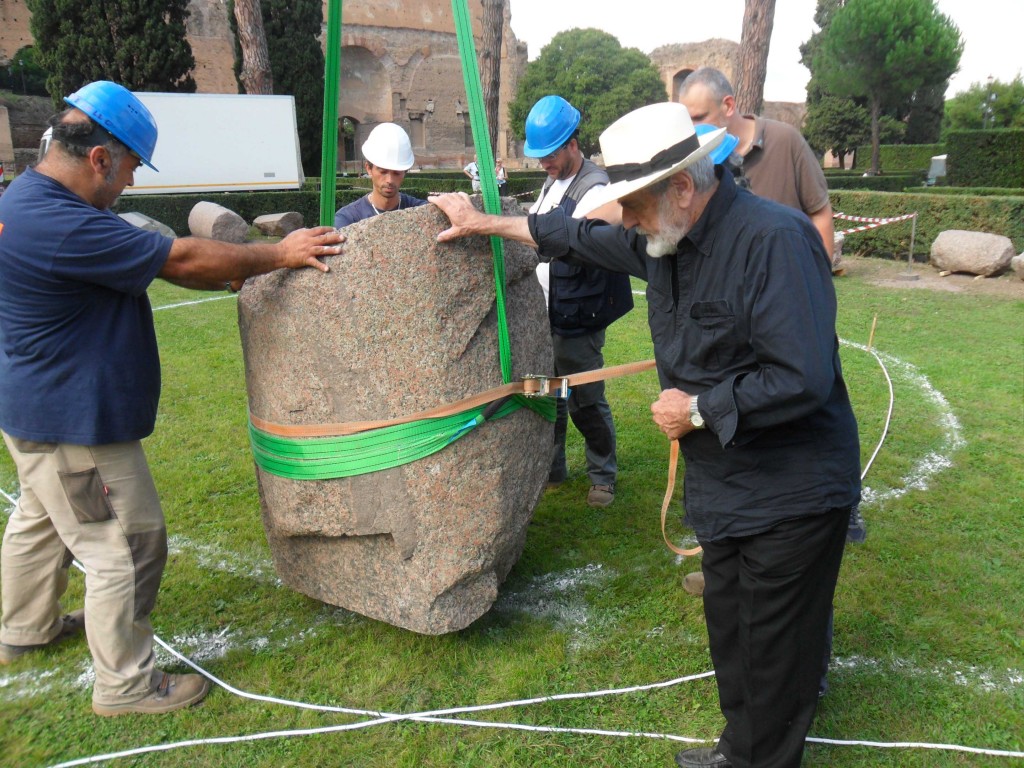 Dalla moda milanese all’antichità imperiale. Transfert vertiginoso per Il Terzo Paradiso di Pistoletto, che approda a Roma alle Terme di Caracalla: ecco le foto esclusive del backstage con Michelangelo a lavoro