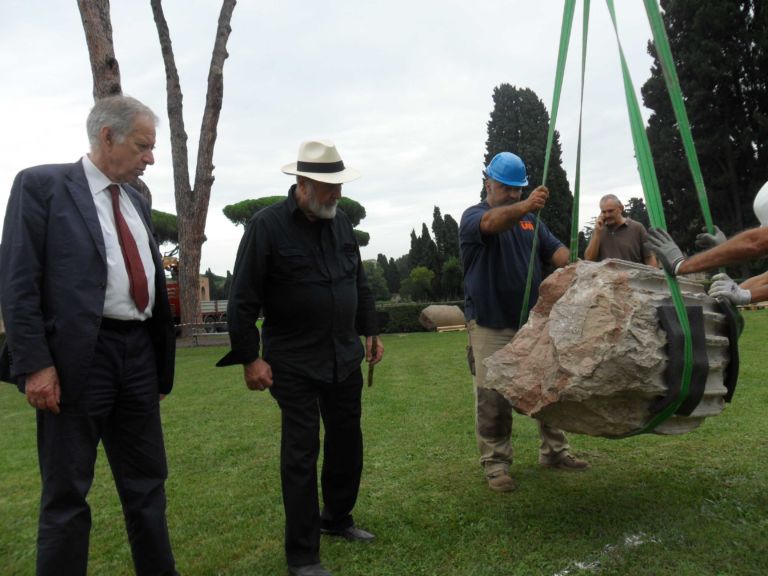 Michelangelo Pistoletto Il Terzo ParadisoTerme di Caracalla 7 Dalla moda milanese all’antichità imperiale. Transfert vertiginoso per Il Terzo Paradiso di Pistoletto, che approda a Roma alle Terme di Caracalla: ecco le foto esclusive del backstage con Michelangelo a lavoro