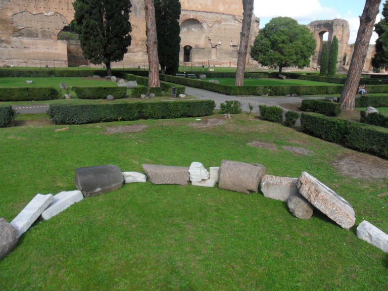 Michelangelo Pistoletto Il Terzo ParadisoTerme di Caracalla 8 Dalla moda milanese all’antichità imperiale. Transfert vertiginoso per Il Terzo Paradiso di Pistoletto, che approda a Roma alle Terme di Caracalla: ecco le foto esclusive del backstage con Michelangelo a lavoro