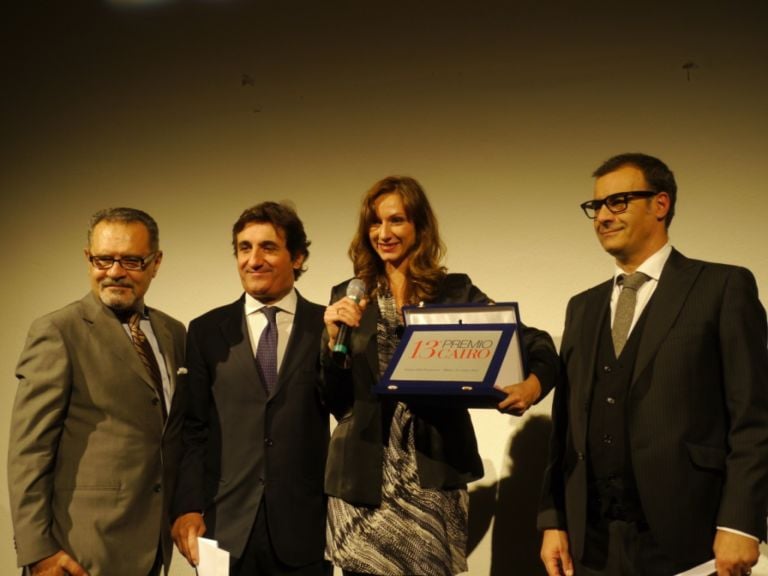 Michele Bonuomo Urbano Cairo Loredana Di Lillo e Luca Beatrice Il Premio Cairo torna in rosa: la tredicesima edizione va a Loredana Di Lillo, proposta da Ilaria Bonacossa. Il suo Double Eye guarda più lontano di tutti…