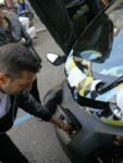 Paolo Gonzato artista ... elettrico Picasso a quattro ruote: ecco una livrea d'artista per Renault Twizy. La disegna Paolo Gonzato, pensando ad Arlecchino