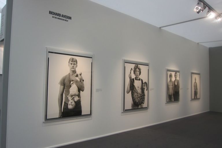 Richard Avedon da Gagosian Gallery London London Updates: una sorella neonata, ma che già fa la superiore. Un giro e tante immagini dalla prima Frieze Masters