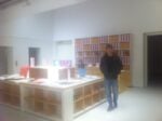 SPE Spazio Performatico – Espositivo il bookshop Quattro mura, per dar ricovero a tante idee nell’aria. La Tenuta Dello Scompiglio inaugura in Toscana il nuovo SPE Spazio Performatico – Espositivo, qui un po’ di immagini…