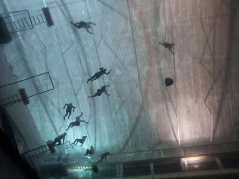 Tomás Saraceno On Space Time Foam Hangar Bicocca Milano 3 L’Hangar Bicocca? È sospeso, fluttuante sopra le isole Maldive. Inaugurato lo spettacolare progetto di Tomás Saraceno, ecco tante foto…