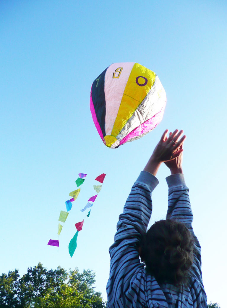 UOVOKIDS III asssociazione 321 VIAGGIO IN PALLONE red Un uovo per i più piccoli