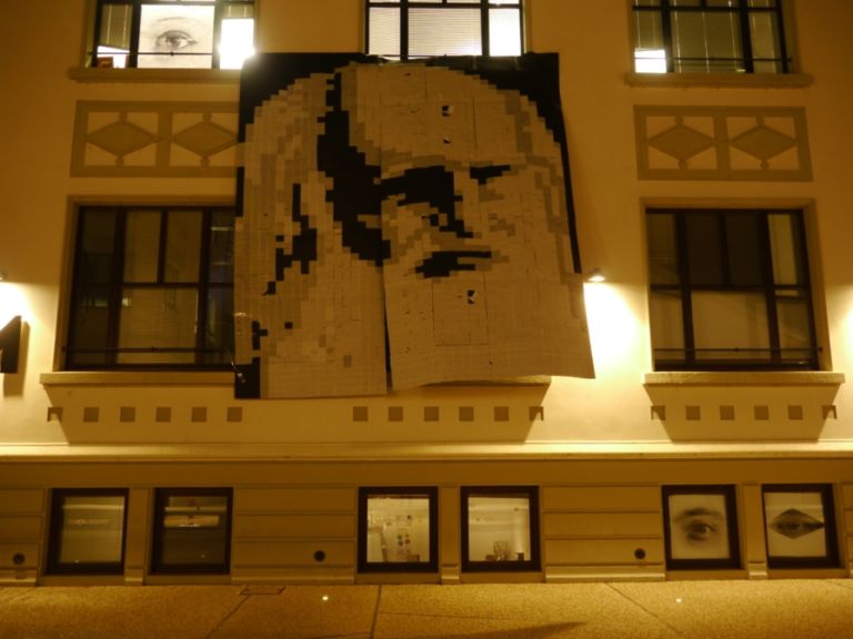 Un Leonardo pixelato alla NABA Un colonnato multietnico per la Naba: a Milano il Meltin Pot 3.0 firmato Stefano Boccalini. E a margine dell'inaugurazione la lectio magistralis di Jaan Toomik