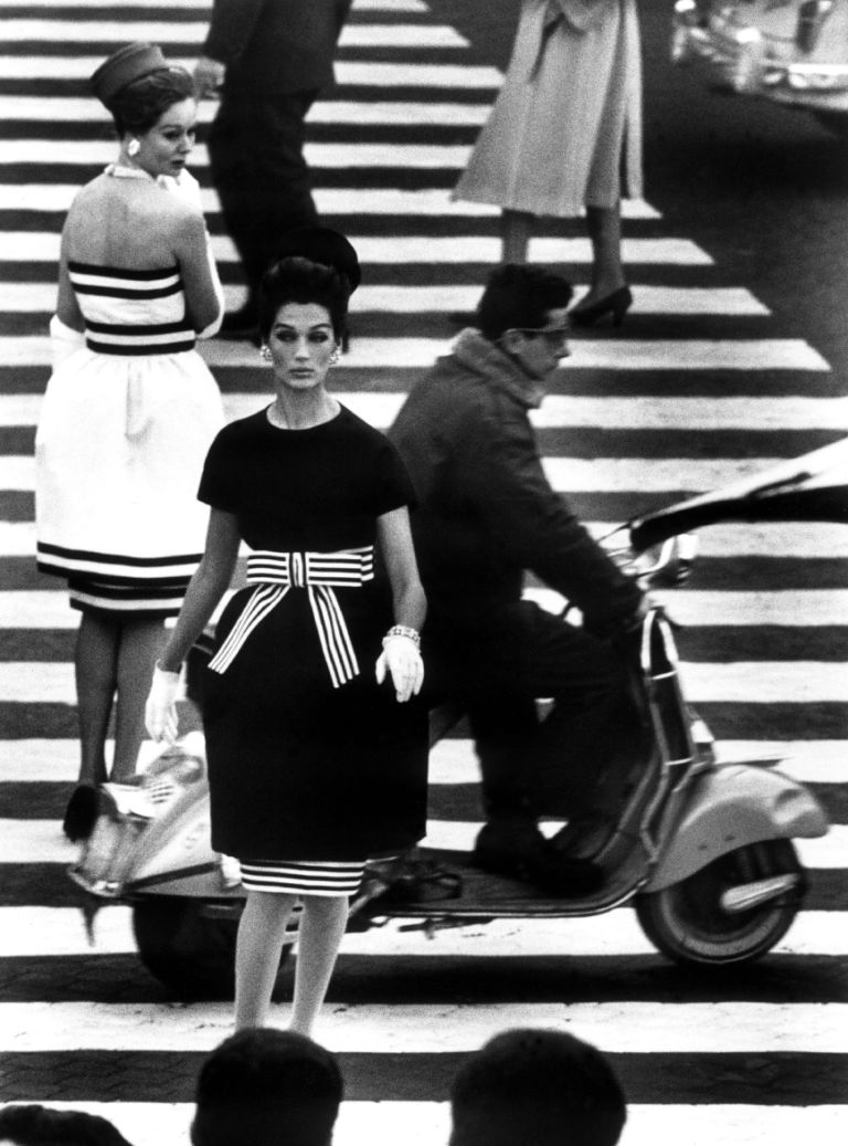 William Klein Piazza di Spagna Rome 1960 copyright William Klein London Updates: Usa e Giappone si incrociano alla Tate Modern. Anteprima fotografica per William Klein + Daido Moriyama