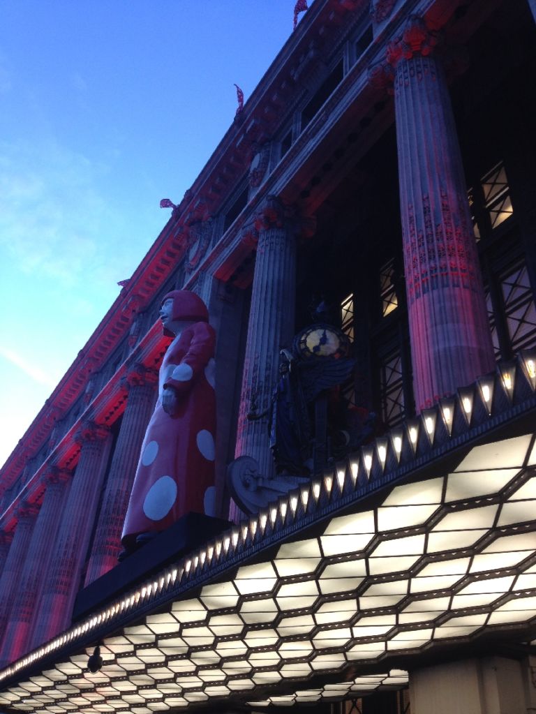 Yayoi Kusama da Selfridges 2 London Updates: dai musei ai grandi magazzini, impazza la Kusama fever. I pois dell’ottuagenaria giapponese vanno in vetrina anche da Selfridges