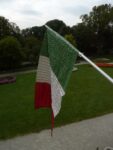 la bandiera sventola ... sul retro L’omaggio di Milano a Garutti? Si scontra con la censura arancione della Banda Pisapia: e l’irrispettoso tricolore di Chiara Luraghi finisce sul retro della GAM