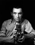 5 Autoportrait au Rolleiflex 1947 copyright Â© atelier Robert Doisneau Robert Doisneau e la Parigi che cambia