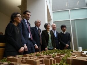 Linee morbide e un dedalo di parchi urbani a servizio della città. Milano scopre il progetto del nuovo Campus Bocconi disegnato dal duo giapponese Sanaa: il cantiere, nell’area dell’ex Centrale del Latte, parte a gennaio