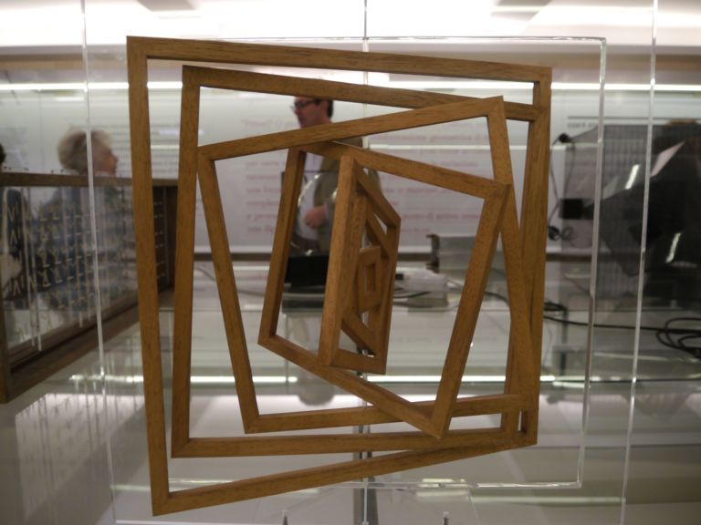 Arte cinetica al Museo del 900 Inutile provare ad ampliare gli spazi del Museo del 900. Libeskind ci prova, ma Claudia Gian Ferrari purtroppo ci rimette. Flop a Milano
