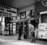 Berko Ferenc South State Street Chicago fotografia vintage 1940 ca La cura in mostra. Perché il seno è tutto