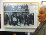 Bianca Attolico davanti alla storica foto del popolo di Via Ausoni Quarant’anni di arte a Roma. Il Macro indaga il collezionismo capitolino: e partono le immancabili polemiche. Ecco la video-risposta di Pietromarchi, e tante foto dall’opening