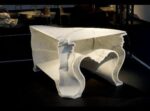 Brad Pitt collezionista. Un tavolo in marmo di Jeroen Verhoeven a forma di pianoforte acquistato a Basilea per 239mila dollari Il senso di Brad Pitt per il design. Passione antica, che oggi diventa mestiere. Si ispira all'Art Déco la nuova collezione di mobili griffata Pitt-Pollaro