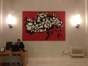 Lo sapete che il Ministero degli Esteri è anche un centro d’arte contemporanea? Ecco le foto delle opere della Farnesina. Quelle visibili al pubblico e quelle no