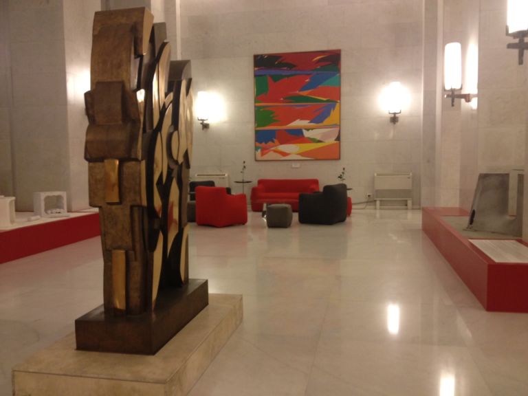 Collezione Ministro degli Affari Esteri Pietro Consagra e Piero Dorazio Lo sapete che il Ministero degli Esteri è anche un centro d’arte contemporanea? Ecco le foto delle opere della Farnesina. Quelle visibili al pubblico e quelle no