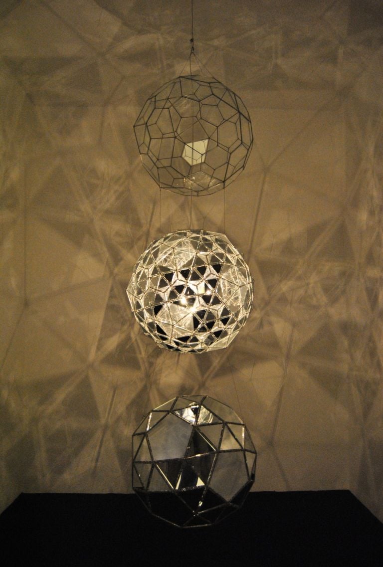 Emergence lamp 9 Olafur Eliasson galleria Mana Istanbul. Alla ricerca della gallerie perdute