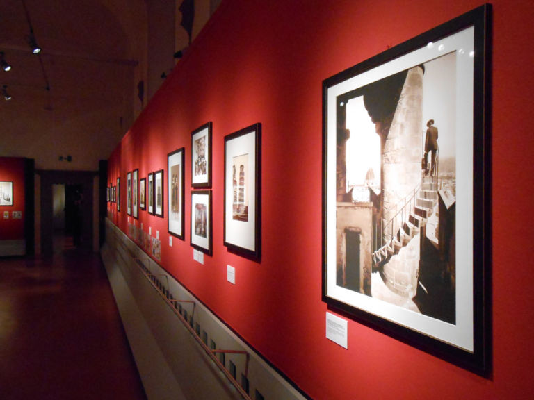 Gli Archivi Alinari e la sintassi del mondo veduta della mostra 2 Nel castello delle fotografie incrociate