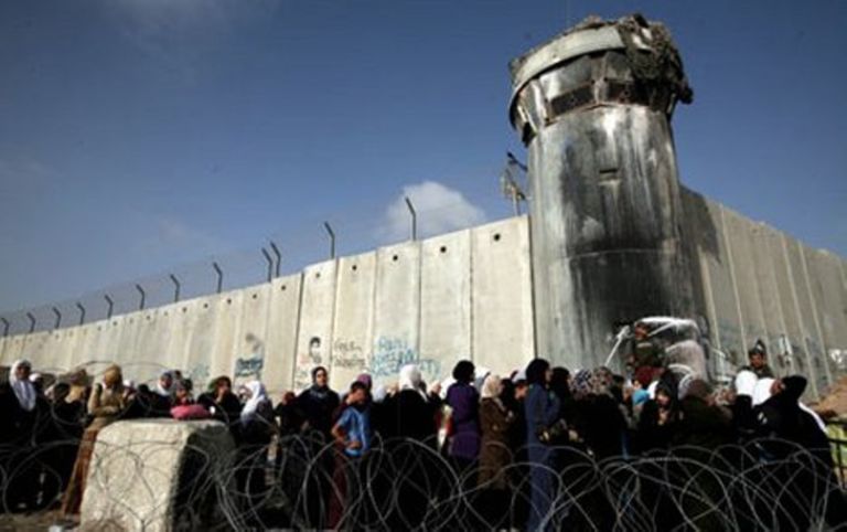 Il checkpoint di Qalandiya Qalandiya, emirato Palestina. Da Gerusalemme a Nazareth, a Ramallah, ecco la biennale che vuole lanciare la creatività della martoriata regione